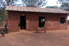 Uganda-010-Alter-Klassenraum